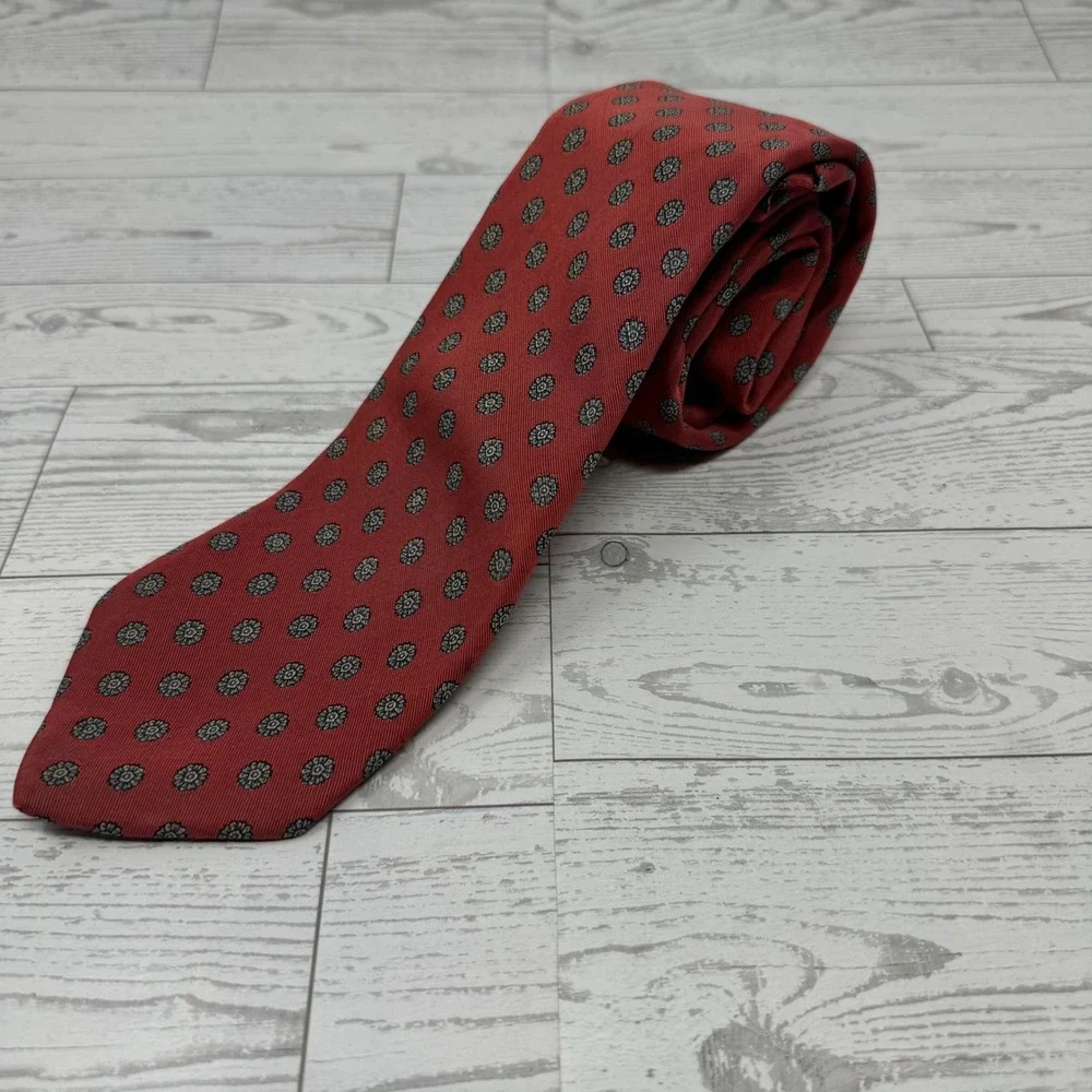 Burberrys of London Silk Blend Red Floral Jacquard Mens Necktie